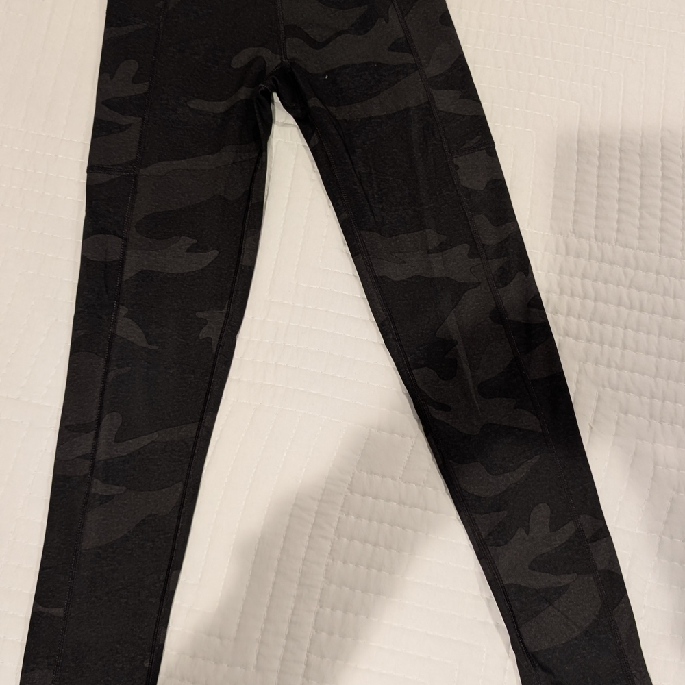 Aeropostale Black Camo Leggings Size Small